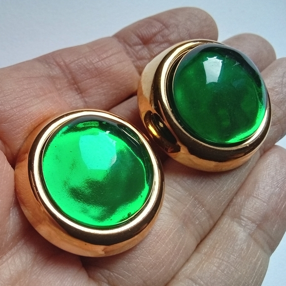 Oscar de la Renta Vintage  Emerad Green Gripoix Glass Cabochon Gold  Earrings - Picture 5 of 5